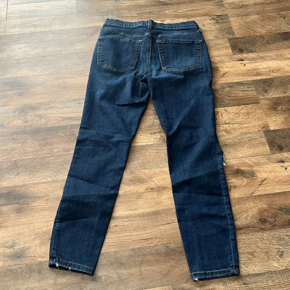 Free People skinny distressed jeans. Size 28R